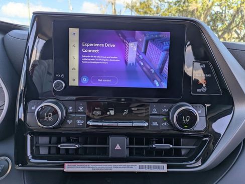 Certified 2024 Toyota Highlander XLE image 14