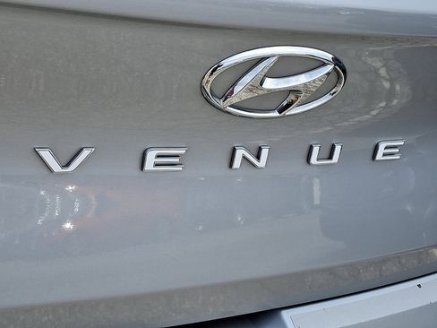 Used 2023 Hyundai Venue SEL FWD image 29