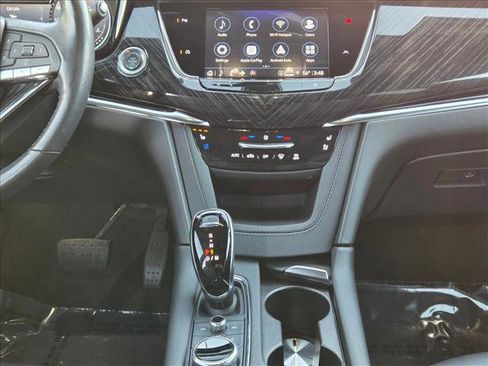 Used 2022 Cadillac XT6 Premium Luxury image 16