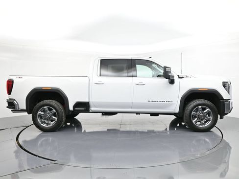 Used 2025 GMC Sierra 3500 SLE w/ SLE Value Package AWD/4WD image 8