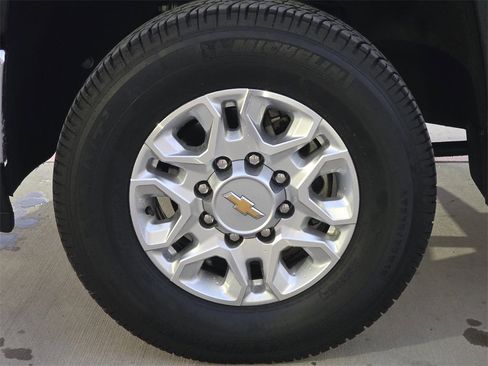 Used 2024 Chevrolet Silverado 2500 LT image 11