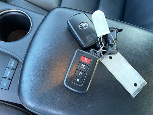 Used 2018 Toyota Avalon Touring w/ All Weather Liner Package FWD image 47