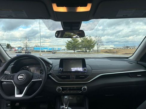 Used 2025 Nissan Altima 2.5 SV image 32