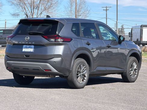 Used 2023 Nissan Rogue S image 2