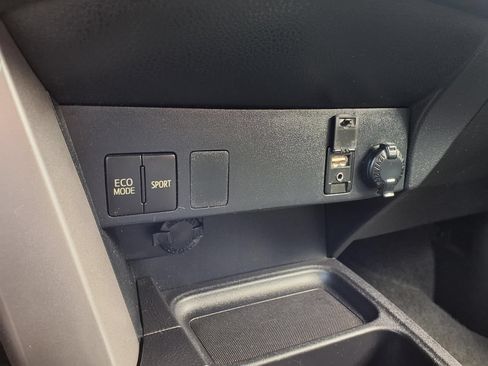 Used 2016 Toyota RAV4 LE AWD/4WD image 11