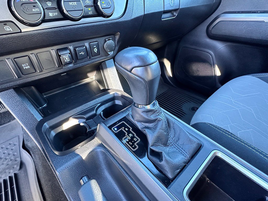 Used 2022 Toyota Tacoma TRD Sport AWD/4WD image 33