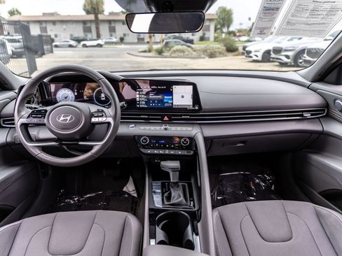Used 2025 Hyundai Elantra SEL FWD image 27
