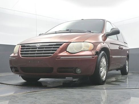 Used 2007 Chrysler Town & Country Touring w/ Luxury Group image 43