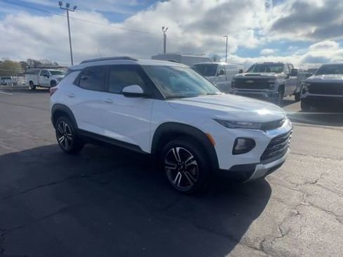 Used 2023 Chevrolet TrailBlazer LT w/ Convenience Package image 2