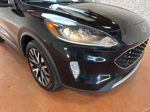 Used 2020 Ford Escape SEL image 9