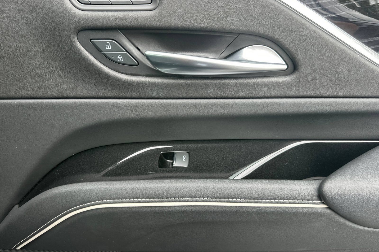 Certified 2023 Cadillac Escalade ESV Sport w/ LPO, ONYX Package AWD/4WD image 20