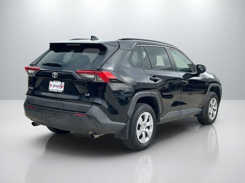 Used 2020 Toyota RAV4 LE FWD image 5