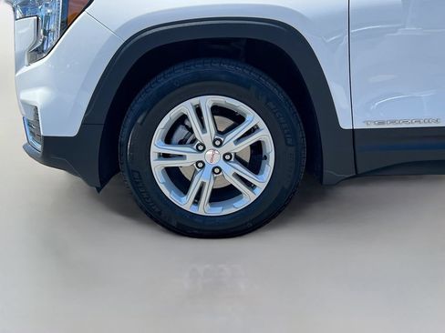 Used 2024 GMC Terrain SLE FWD image 29