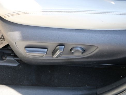 Used 2019 Toyota RAV4 XLE Premium FWD image 25