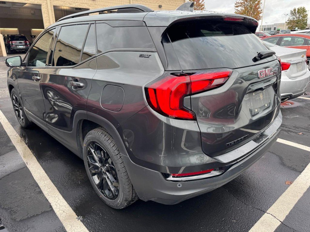 Used 2021 GMC Terrain SLT w/ Elevation Edition FWD image 4