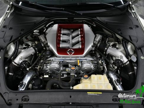 Used 2021 Nissan GT-R Premium image 51