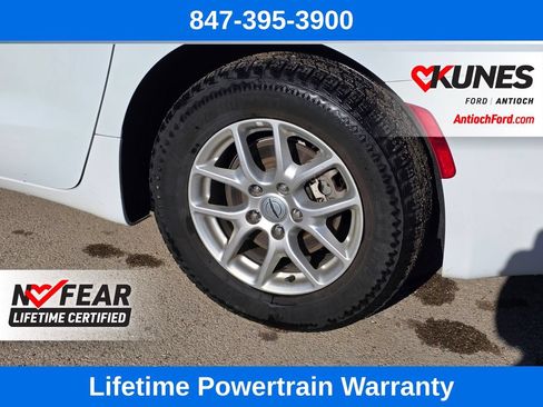 Used 2023 Chrysler Voyager LX FWD image 11