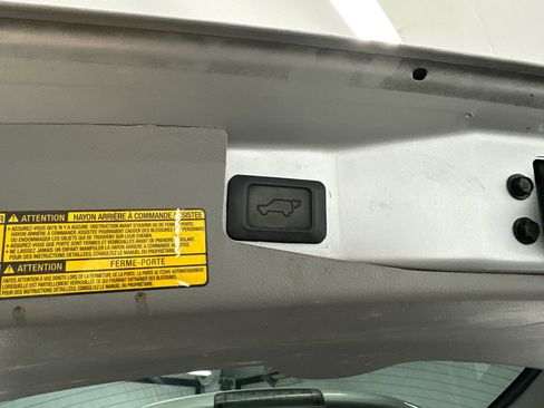 Used 2013 Toyota Highlander SE FWD image 17