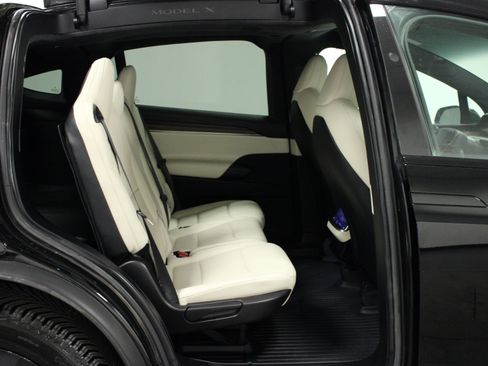 Used 2023 Tesla Model X AWD/4WD image 17