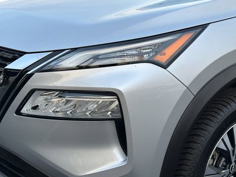 Used 2022 Nissan Rogue SV w/ SV Premium Package image 10