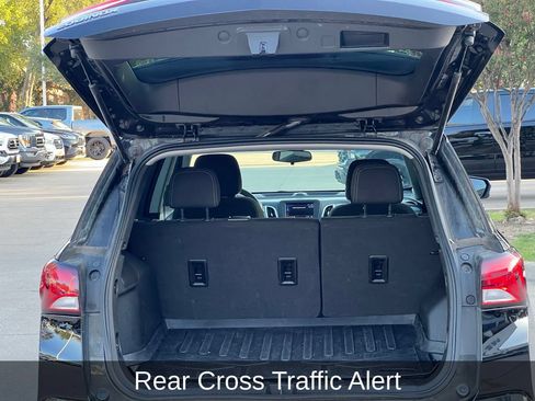Used 2022 Chevrolet Equinox LS w/ Driver Confidence II Package FWD image 5
