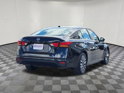Used 2024 Nissan Altima 2.5 SV FWD image 3