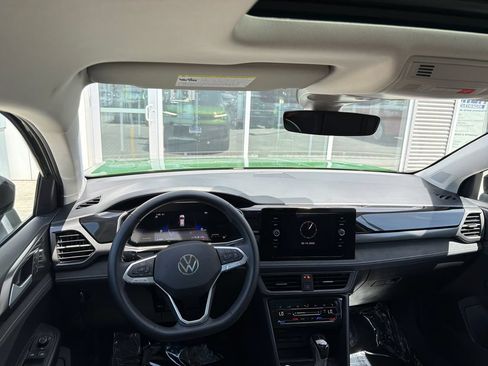 Certified 2025 Volkswagen Taos SE AWD/4WD image 15
