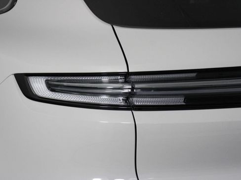 Certified 2024 Porsche Cayenne AWD/4WD image 21
