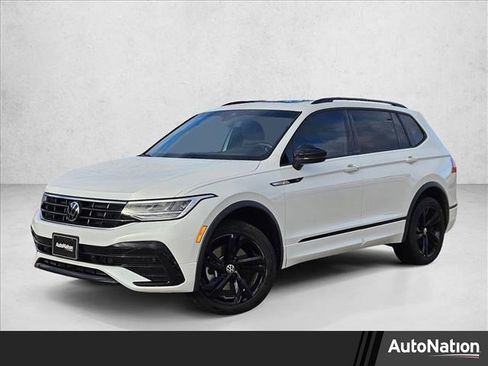 Used 2023 Volkswagen Tiguan SE R-Line image 1