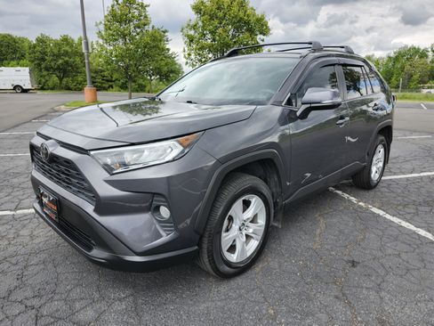 Used 2019 Toyota RAV4 XLE w/ All Weather Liner Package AWD/4WD image 13