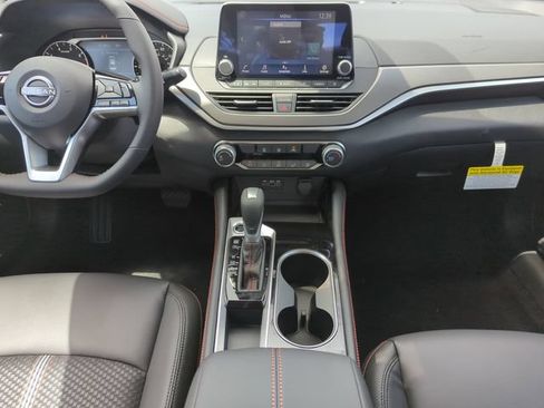 Used 2025 Nissan Altima 2.5 SR FWD image 17
