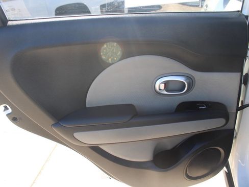 Used 2018 Kia Soul + FWD image 15