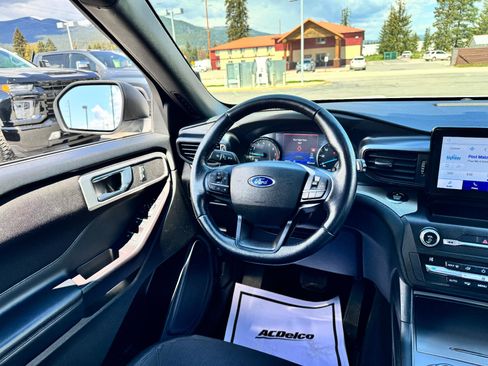 Used 2020 Ford Explorer XLT AWD/4WD image 26