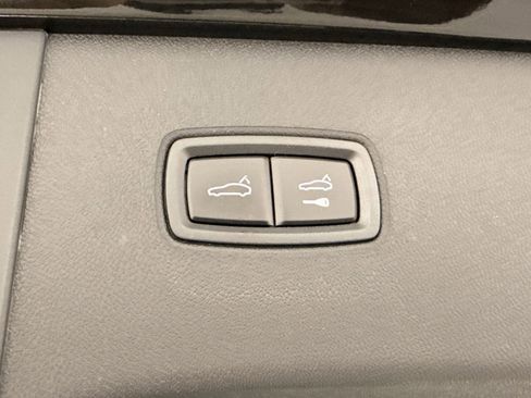 Used 2025 Porsche Cayenne image 34