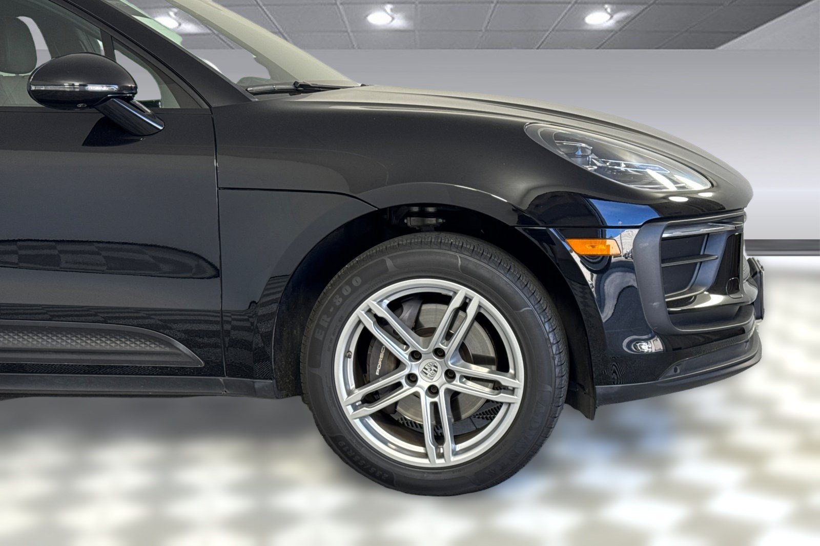 Used 2024 Porsche Macan AWD/4WD image 34