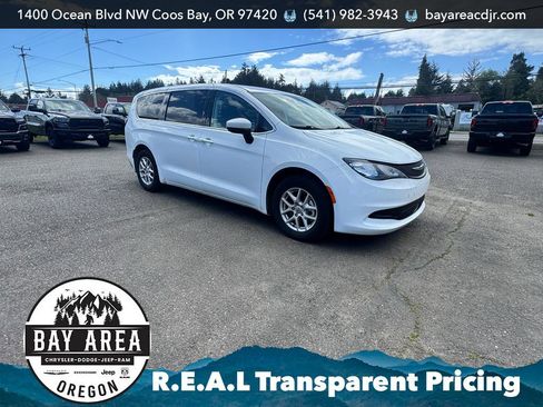 Used 2023 Chrysler Voyager LX image 8