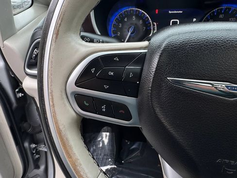 Used 2020 Chrysler Pacifica Limited FWD image 37