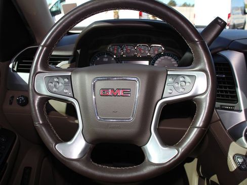 Used 2020 GMC Yukon XL SLT w/ Premium Edition image 15