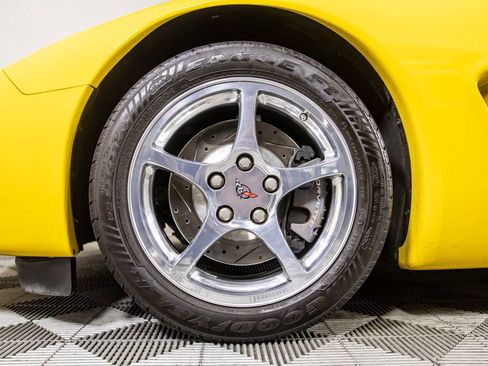 Used 2000 Chevrolet Corvette Coupe w/ Roof Pkg RWD image 34