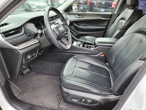 Used 2022 Jeep Grand Cherokee Limited image 17