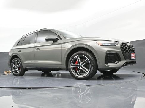 Used 2024 Audi Q5 e Premium Plus w/ Premium Plus Package image 32