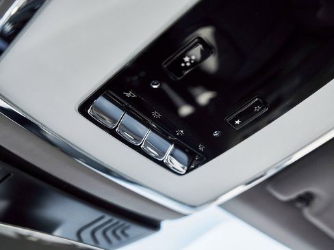 Used 2025 Rolls-Royce Phantom Sedan RWD image 94