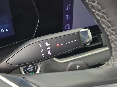 Certified 2025 Chevrolet Equinox LT FWD image 28
