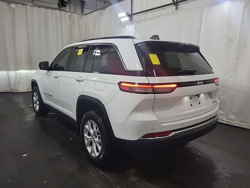 Used 2023 Jeep Grand Cherokee Limited w/ Luxury Tech Group II image 3