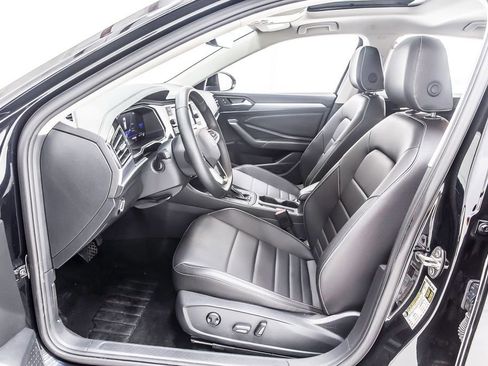 Used 2024 Volkswagen Jetta SE FWD image 27