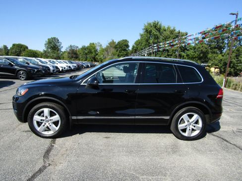 Used 2014 Volkswagen Touareg VR6 image 4