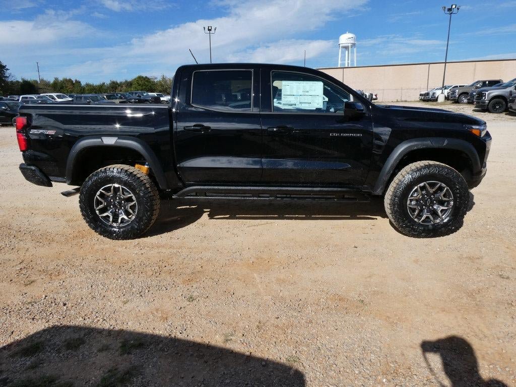 New 2026 Chevrolet Colorado ZR2 w/ Technology Package AWD/4WD image 3