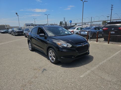 Used 2018 Honda HR-V LX image 2