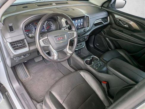 Used 2022 GMC Terrain SLT w/ Infotainment Package II FWD image 10