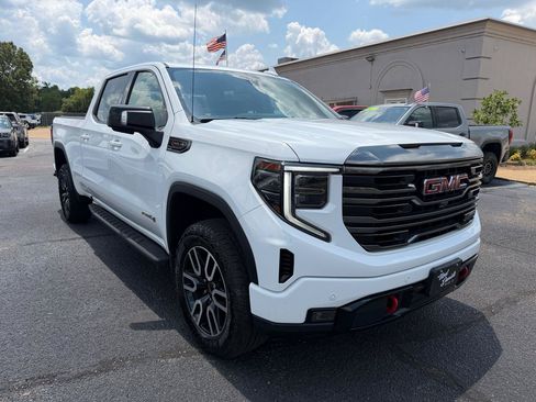 Used 2023 GMC Sierra 1500 AT4 AWD/4WD image 4